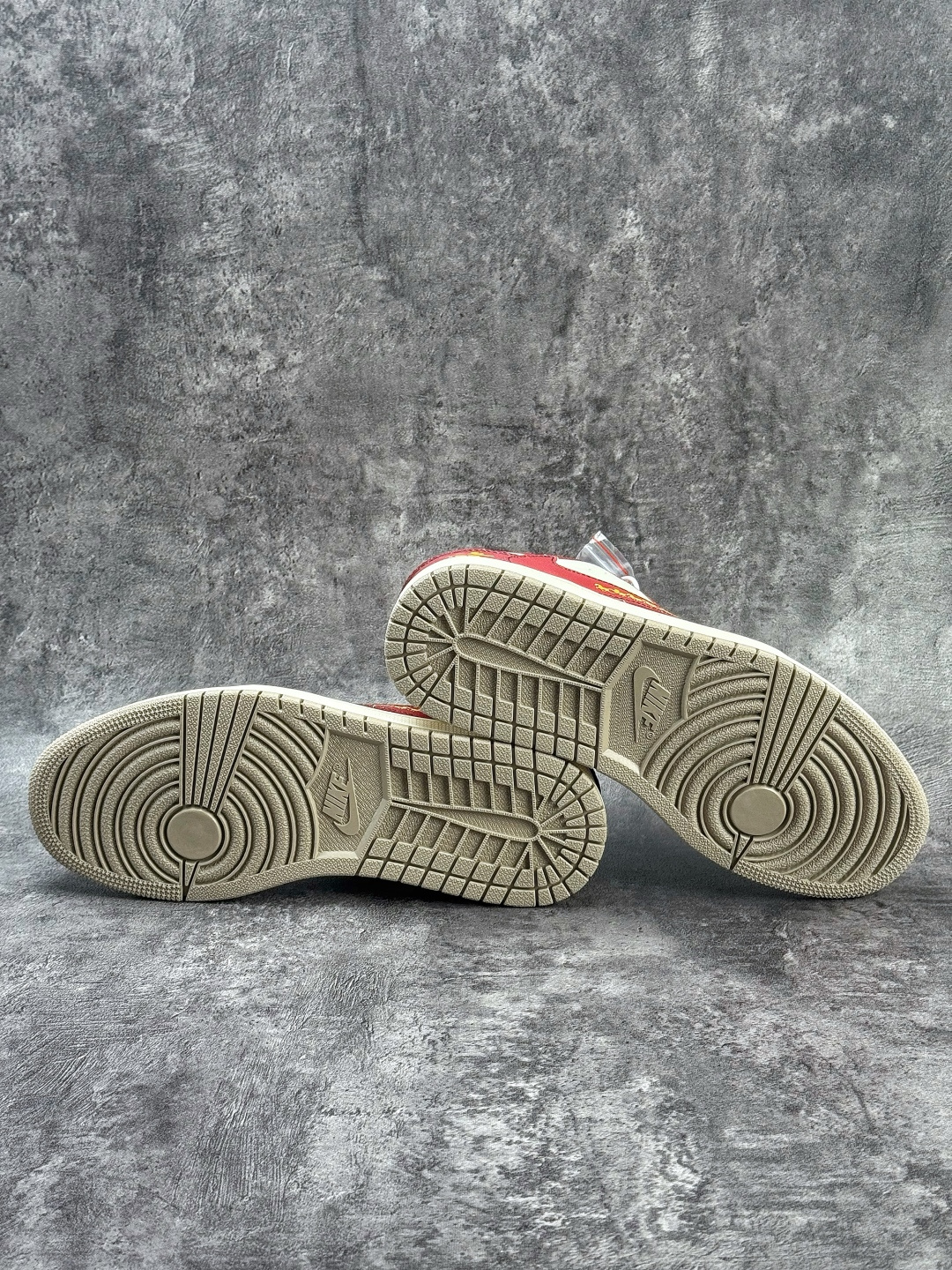 230 Travis Scott x Nike Air Jordan 1 Low 马到成功 Air Jordan 1 Low 反转红白倒钩 纯原版本 XD1979-004-Chinese UA Cheap High Quatity Brand Clothes Bags handbags Sneakers wholesale wholesaler seller from China Factory suppliers Fashion Clothing Shoes best Quality Beautiful Price 230 Travis Scott x Nike Air Jordan 1 Low 马到成功 Air Jordan 1 Low 反转红白倒钩 纯原版本 XD1979-004