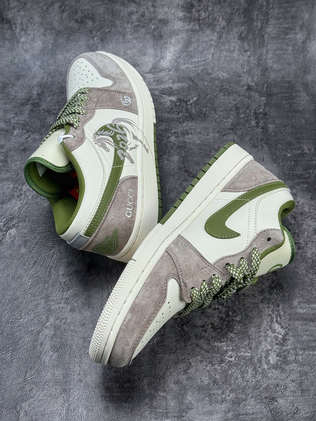 Nike Jordan Air Jordan 1 马年大吉 x GUCCI 灰白绿满天星 XX2606-006 Nike Jordan Air Jordan 1 马年大吉 x GUCCI 灰白绿满天星 XX2606-006
