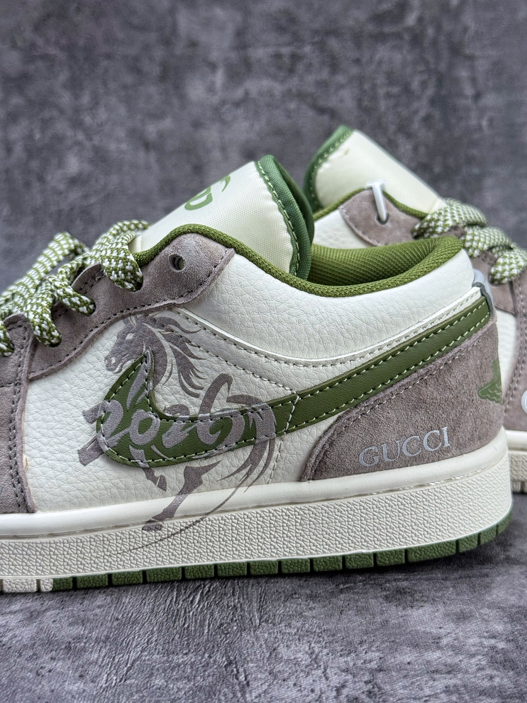 Nike Jordan Air Jordan 1 马年大吉 x GUCCI 灰白绿满天星 XX2606-006 Nike Jordan Air Jordan 1 马年大吉 x GUCCI 灰白绿满天星 XX2606-006