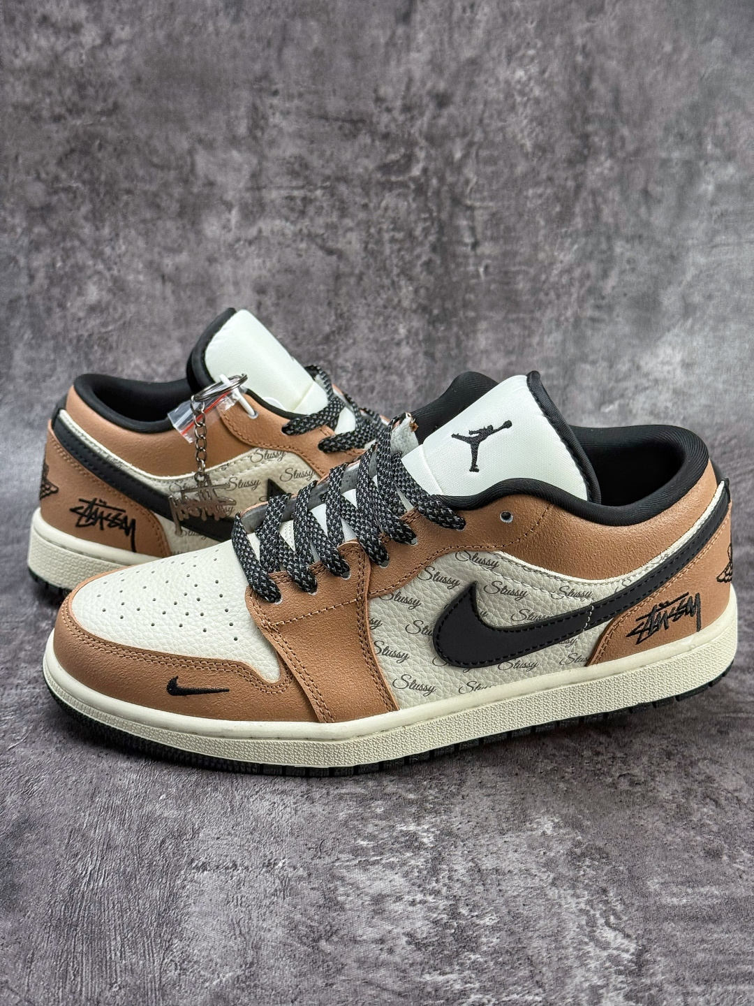 Nike Jordan Air Jordan 1 马年吉祥 x Stussy 棕白黑小勾满天星 LL8888-003 Nike Jordan Air Jordan 1 马年吉祥 x Stussy 棕白黑小勾满天星 LL8888-003