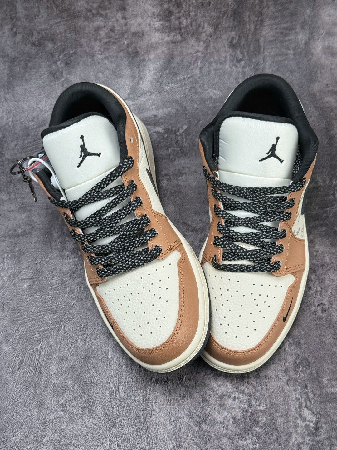 Nike Jordan Air Jordan 1 马年吉祥 x Stussy 棕白黑小勾满天星 LL8888-003 Nike Jordan Air Jordan 1 马年吉祥 x Stussy 棕白黑小勾满天星 LL8888-003