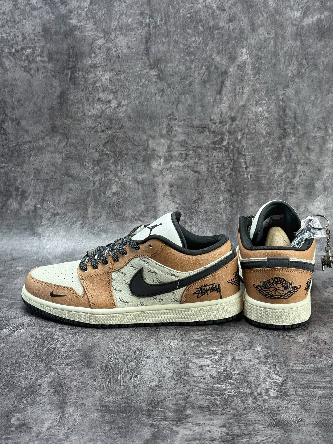 Nike Jordan Air Jordan 1 马年吉祥 x Stussy 棕白黑小勾满天星 LL8888-003 Nike Jordan Air Jordan 1 马年吉祥 x Stussy 棕白黑小勾满天星 LL8888-003
