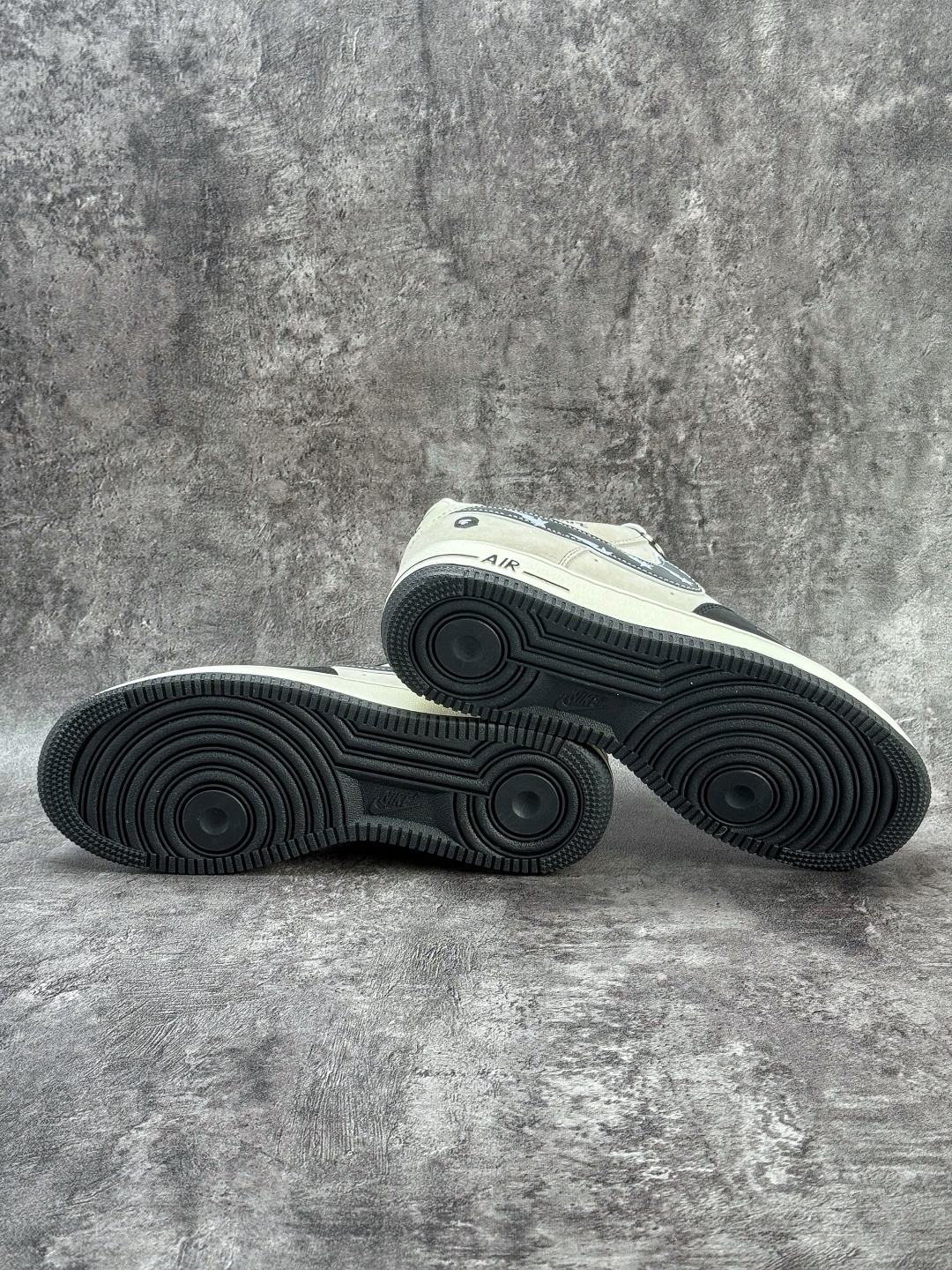Nike Air Force 1 Low 07 x BAPE 黑白三小勾 SY1388-024 Nike Air Force 1 Low 07 x BAPE 黑白三小勾 SY1388-024