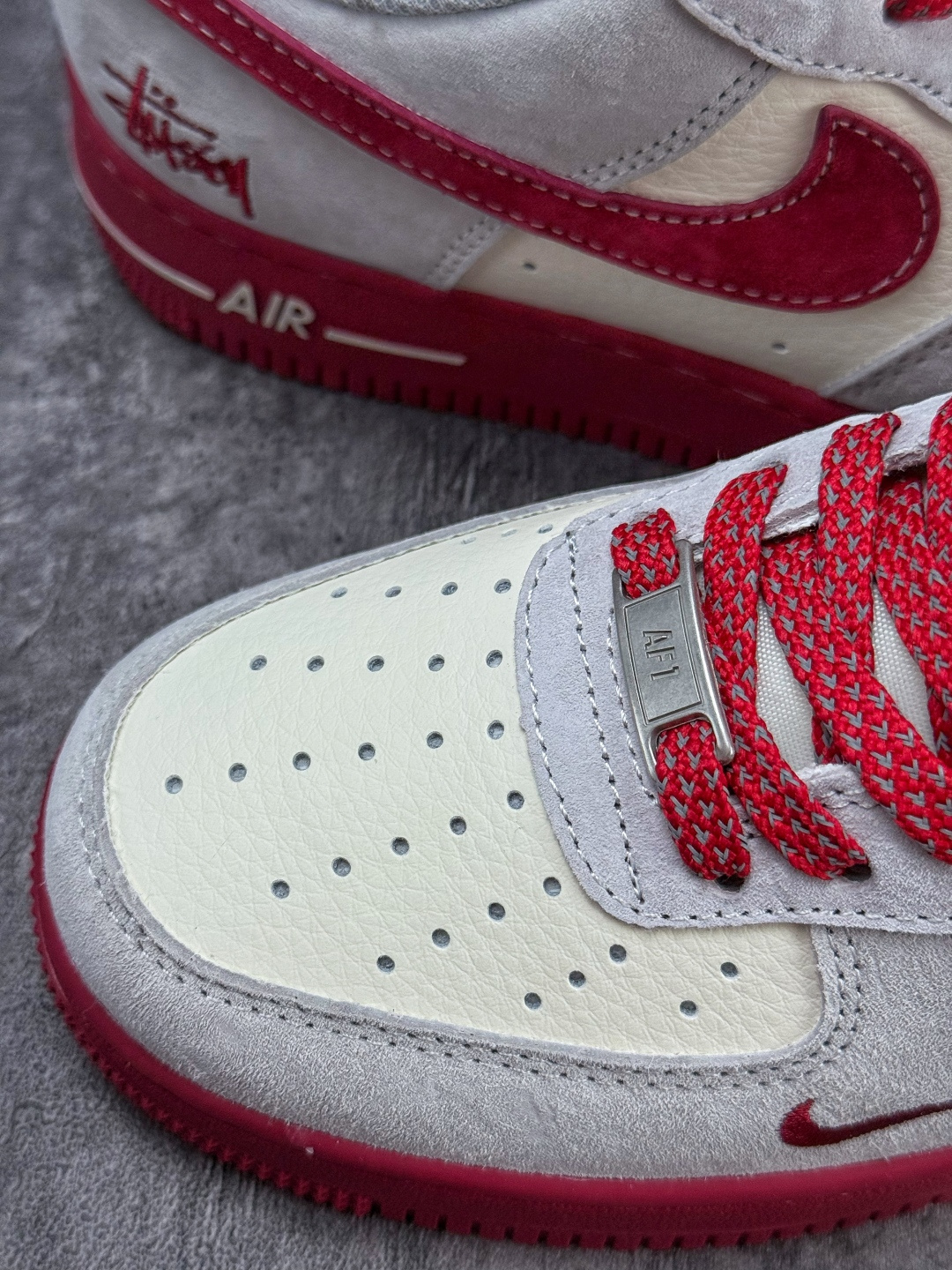 Nike Air Force 1 Low 07 x Stussy 灰白红小勾满天星 JP8028-076 Nike Air Force 1 Low 07 x Stussy 灰白红小勾满天星 JP8028-076