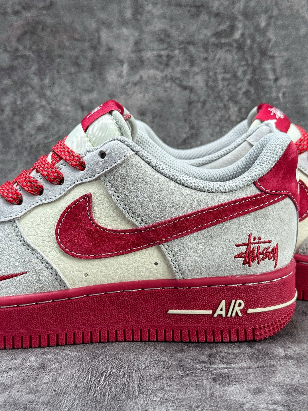Nike Air Force 1 Low 07 x Stussy 灰白红小勾满天星 JP8028-076 Nike Air Force 1 Low 07 x Stussy 灰白红小勾满天星 JP8028-076