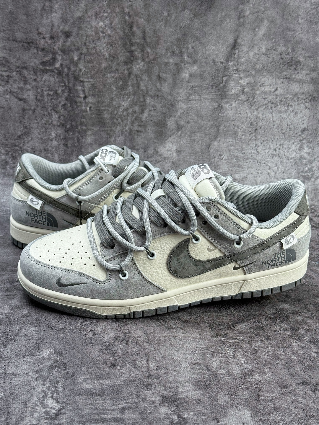Nike SB Dunk Low x The North Face 灰白小勾绑带 JP2026-102 Nike SB Dunk Low x The North Face 灰白小勾绑带 JP2026-102