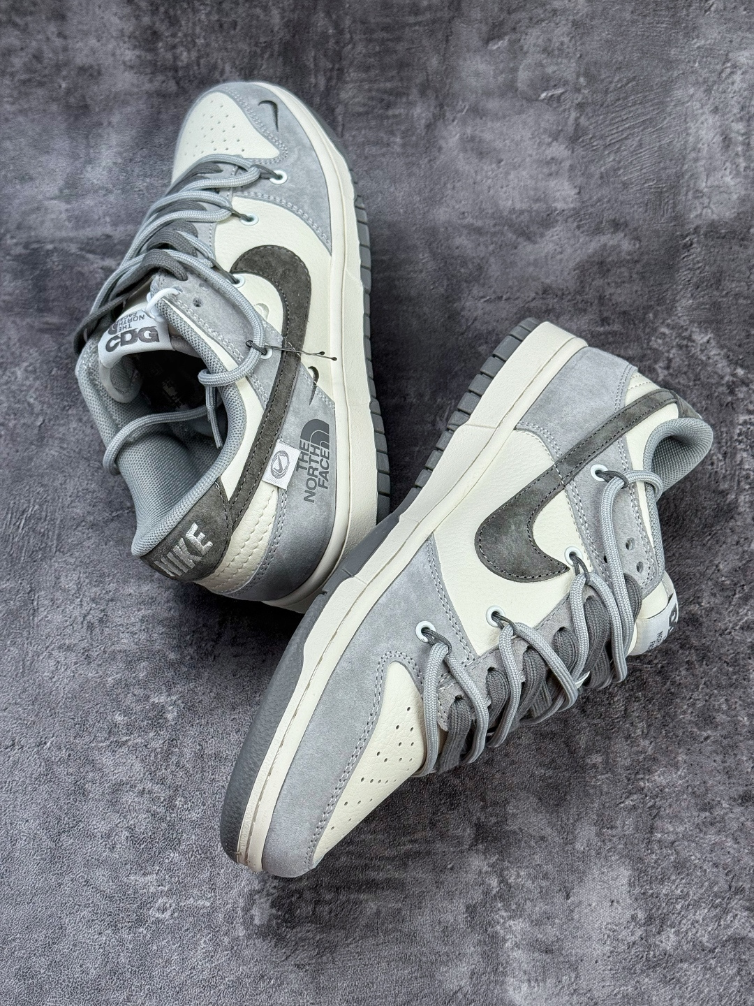 Nike SB Dunk Low x The North Face 灰白小勾绑带 JP2026-102 Nike SB Dunk Low x The North Face 灰白小勾绑带 JP2026-102