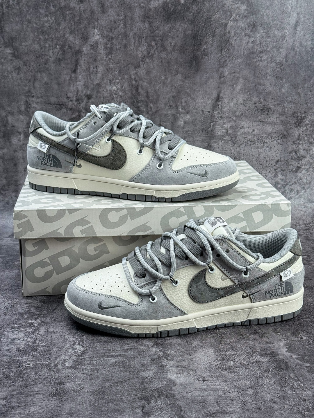 Nike SB Dunk Low x The North Face 灰白小勾绑带 JP2026-102 Nike SB Dunk Low x The North Face 灰白小勾绑带 JP2026-102