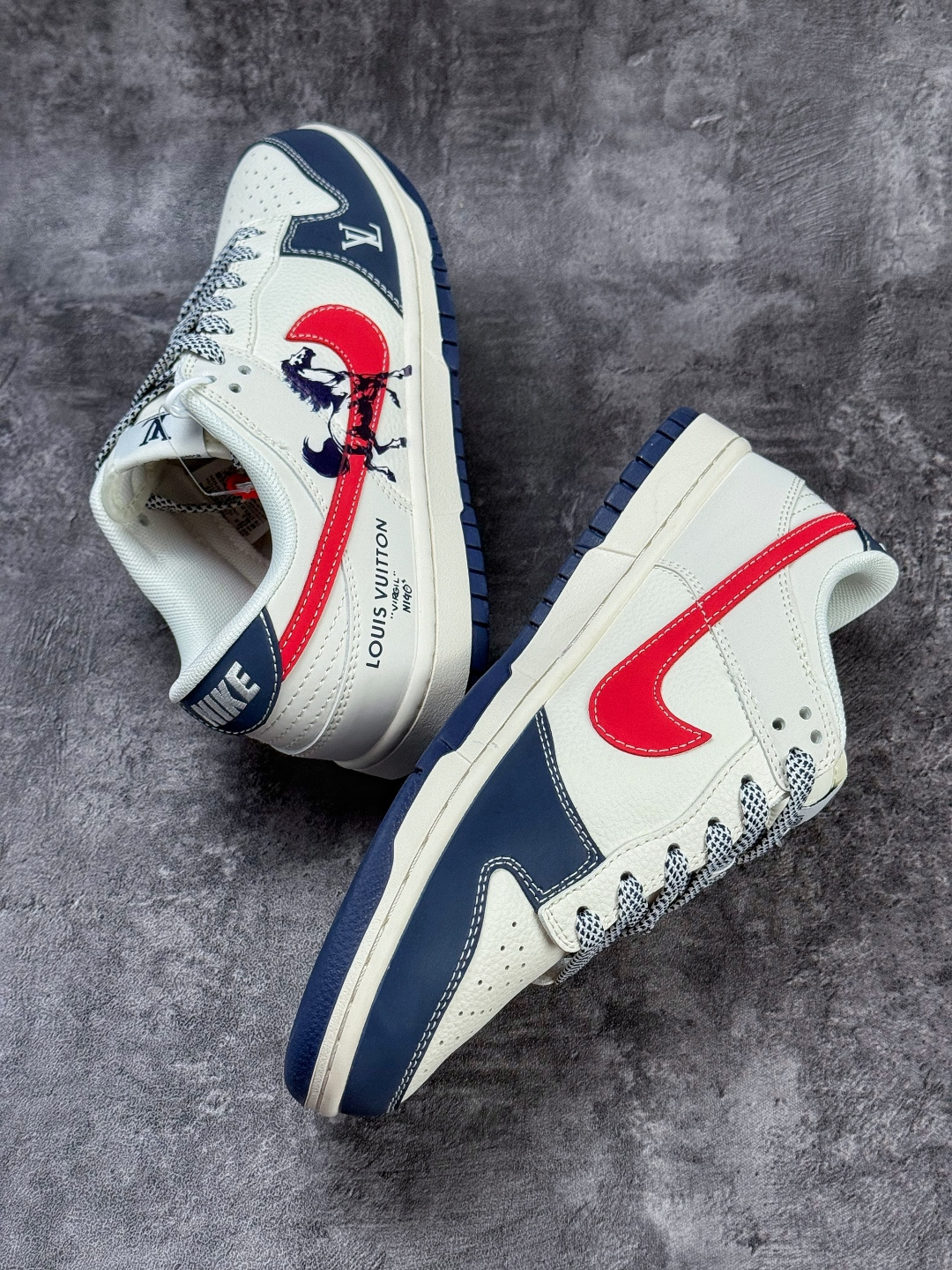 Nike SB Dunk Low x Louis Vuitton 马年限定 蓝白红满天星 JJ3508-563 Nike SB Dunk Low x Louis Vuitton 马年限定 蓝白红满天星 JJ3508-563