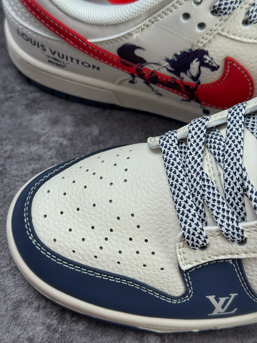 Nike SB Dunk Low x Louis Vuitton 马年限定 蓝白红满天星 JJ3508-563 Nike SB Dunk Low x Louis Vuitton 马年限定 蓝白红满天星 JJ3508-563