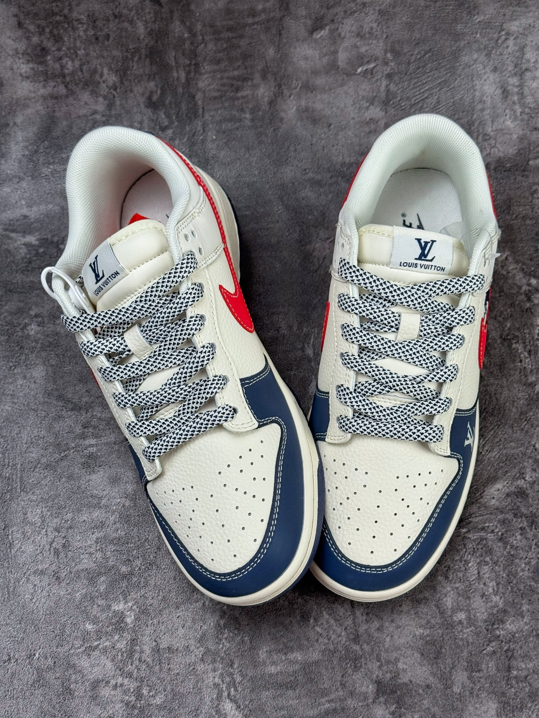 Nike SB Dunk Low x Louis Vuitton 马年限定 蓝白红满天星 JJ3508-563 Nike SB Dunk Low x Louis Vuitton 马年限定 蓝白红满天星 JJ3508-563