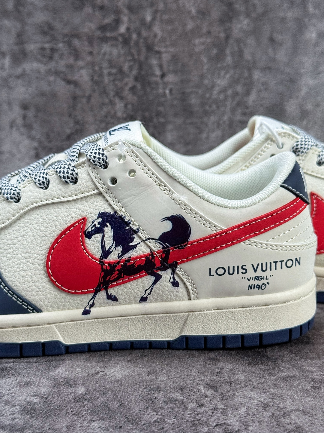 Nike SB Dunk Low x Louis Vuitton 马年限定 蓝白红满天星 JJ3508-563 Nike SB Dunk Low x Louis Vuitton 马年限定 蓝白红满天星 JJ3508-563