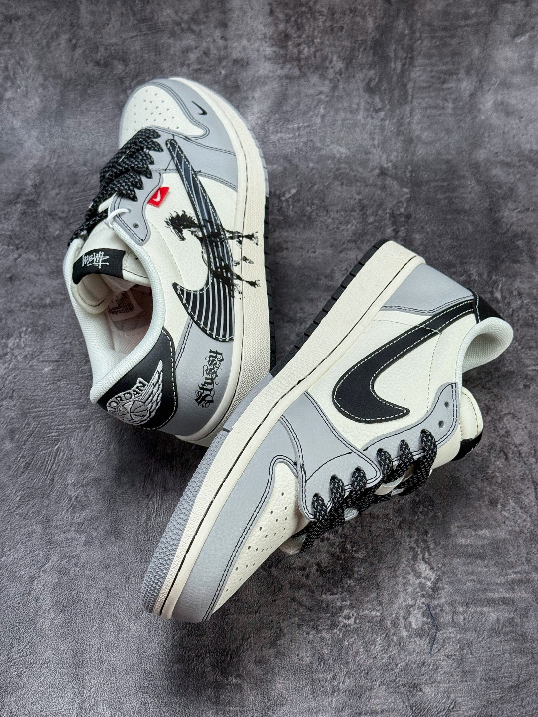 Travis Scott x Nike Air Jordan 1 Low x Stussy 马到成功 Air Jordan 1 Low 反转灰白小勾满天星倒钩 JJ3508-550 Travis Scott x Nike Air Jordan 1 Low x Stussy 马到成功 Air Jordan 1 Low 反转灰白小勾满天星倒钩 JJ3508-550
