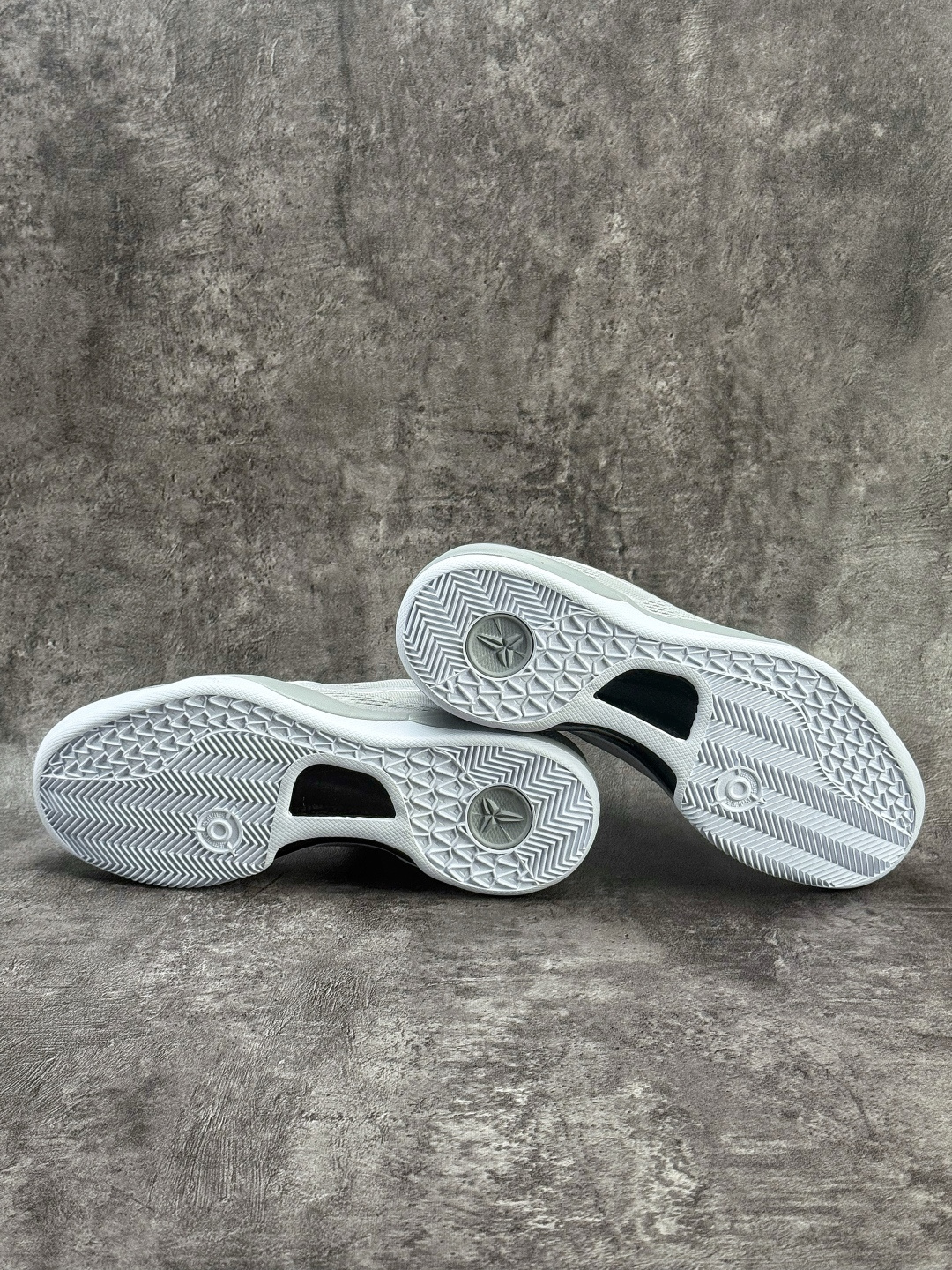 NIKE KOBE 8 EASTER 科比八代 灰白 HF9550-002 NIKE KOBE 8 EASTER 科比八代 灰白 HF9550-002