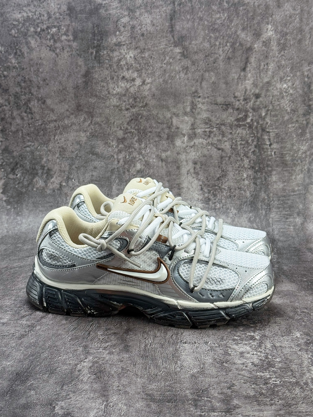 Nike V5 RNR 复古做旧 解构绑带 舒适百搭防滑耐磨 低帮跑步鞋 HQ7901-102 Nike V5 RNR 复古做旧 解构绑带 舒适百搭防滑耐磨 低帮跑步鞋 HQ7901-102