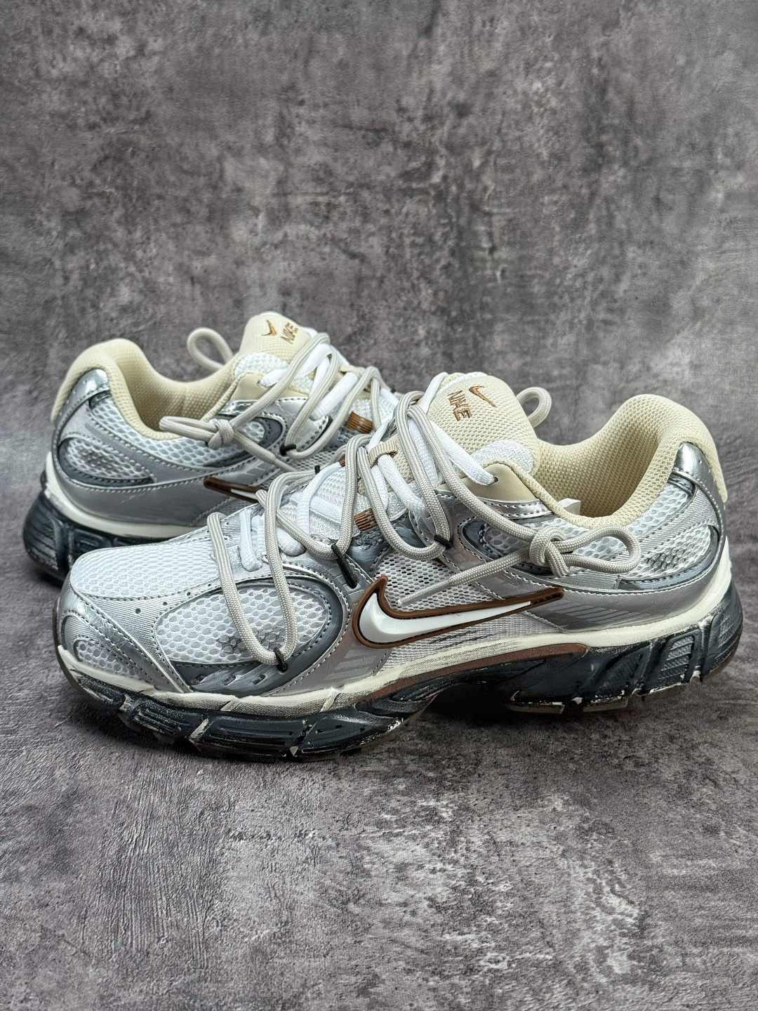 Nike V5 RNR 复古做旧 解构绑带 舒适百搭防滑耐磨 低帮跑步鞋 HQ7901-102 Nike V5 RNR 复古做旧 解构绑带 舒适百搭防滑耐磨 低帮跑步鞋 HQ7901-102