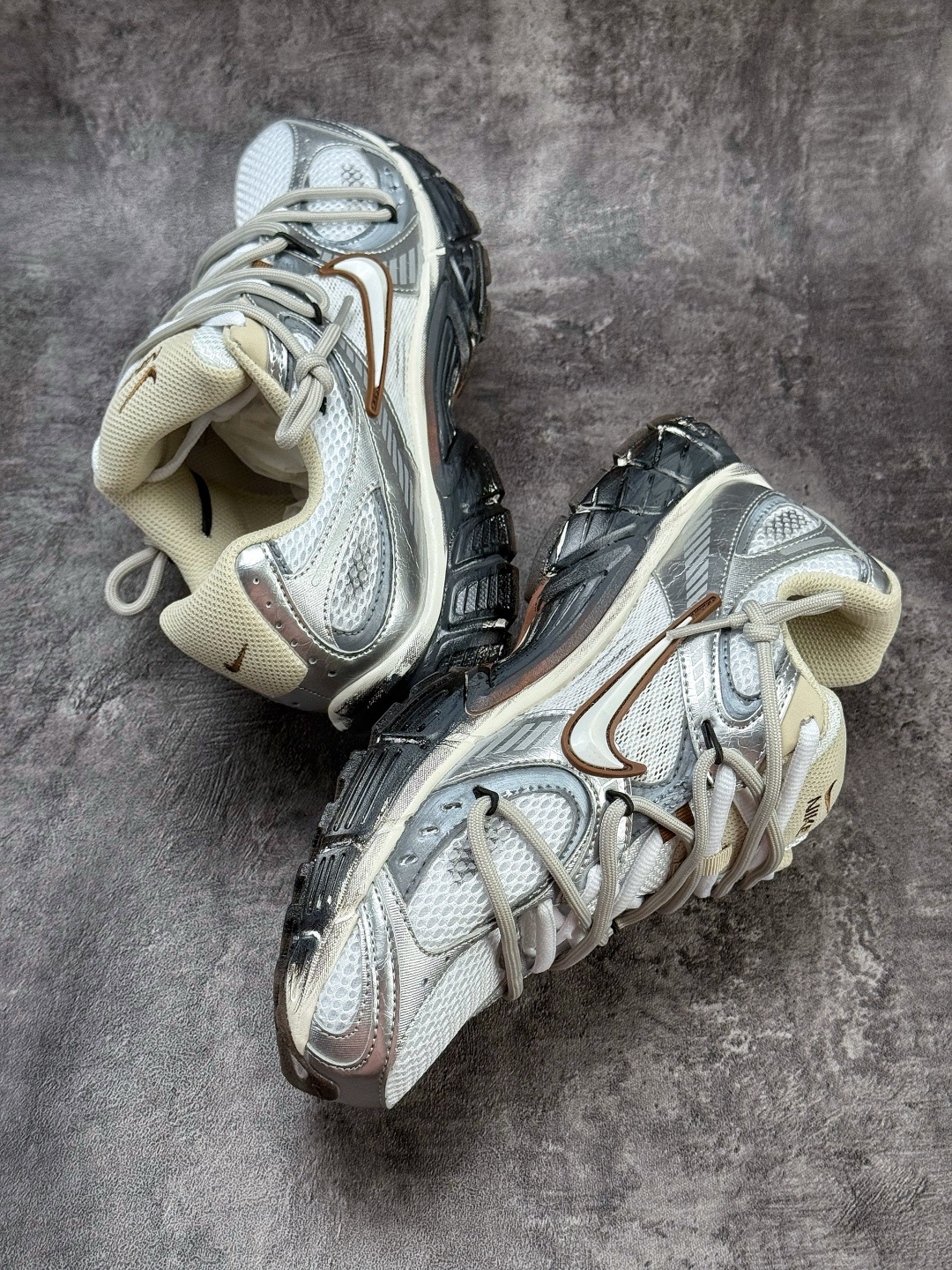 Nike V5 RNR 复古做旧 解构绑带 舒适百搭防滑耐磨 低帮跑步鞋 HQ7901-102 Nike V5 RNR 复古做旧 解构绑带 舒适百搭防滑耐磨 低帮跑步鞋 HQ7901-102