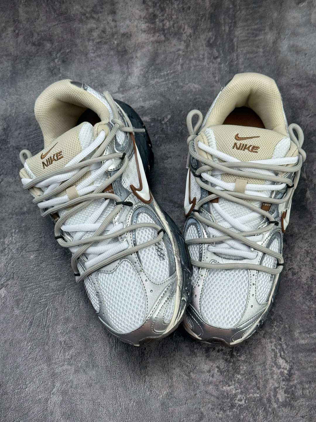 Nike V5 RNR 复古做旧 解构绑带 舒适百搭防滑耐磨 低帮跑步鞋 HQ7901-102 Nike V5 RNR 复古做旧 解构绑带 舒适百搭防滑耐磨 低帮跑步鞋 HQ7901-102