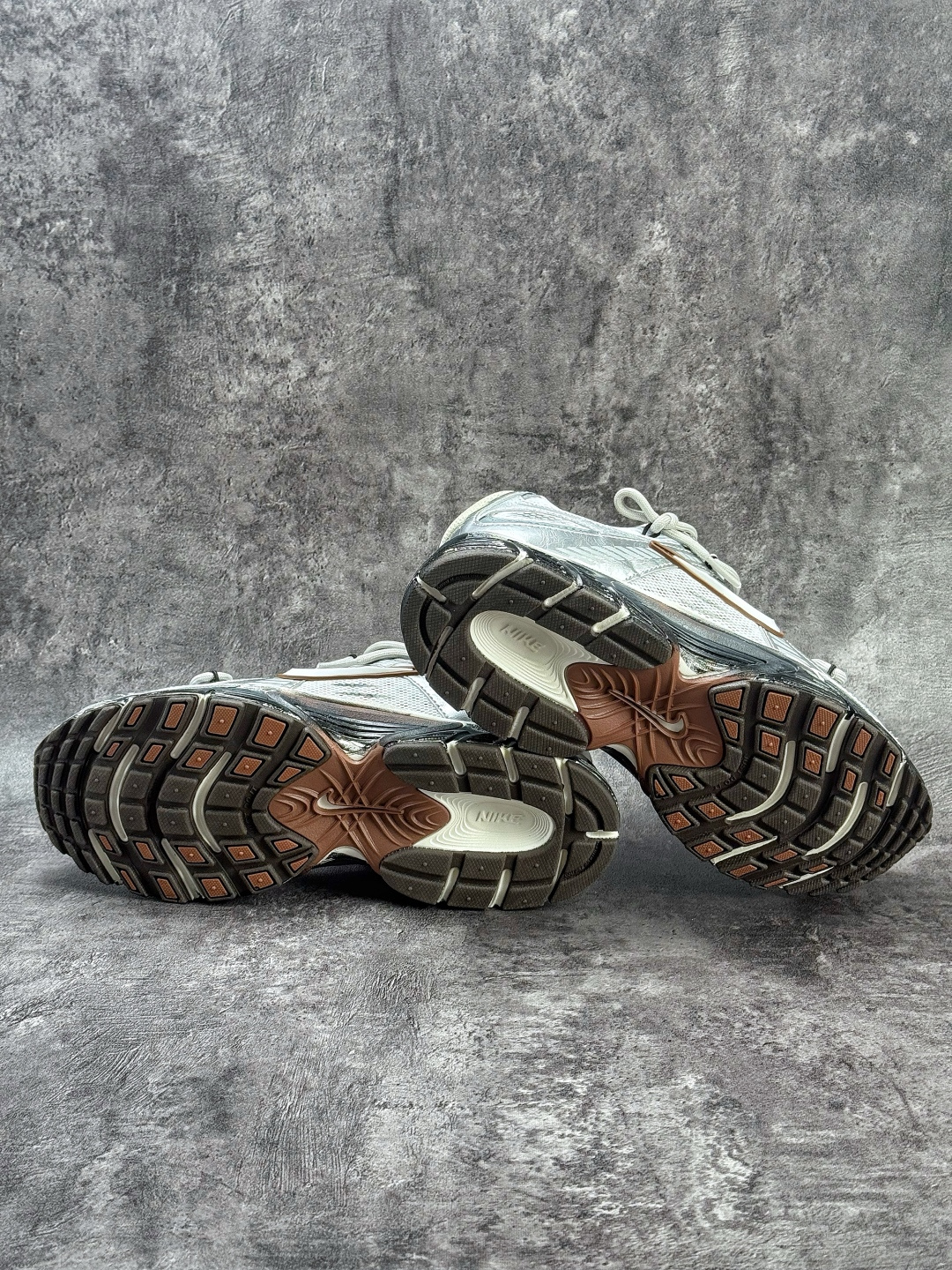 Nike V5 RNR 复古做旧 解构绑带 舒适百搭防滑耐磨 低帮跑步鞋 HQ7901-102 Nike V5 RNR 复古做旧 解构绑带 舒适百搭防滑耐磨 低帮跑步鞋 HQ7901-102