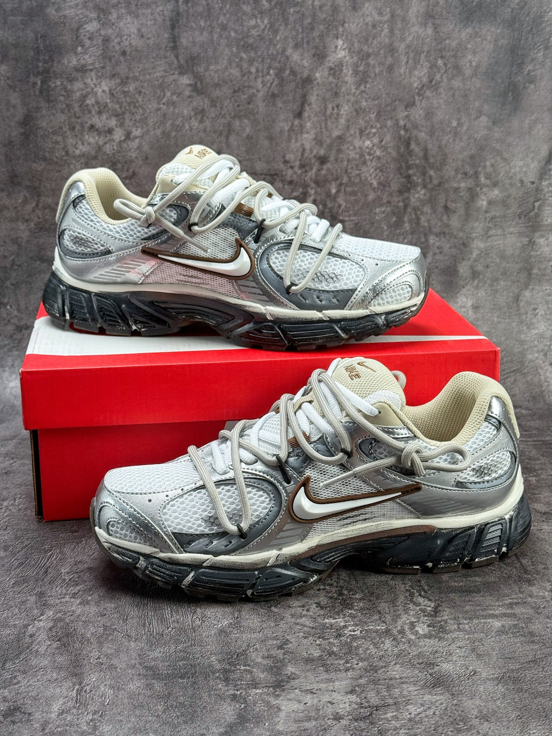 Nike V5 RNR 复古做旧 解构绑带 舒适百搭防滑耐磨 低帮跑步鞋 HQ7901-102 Nike V5 RNR 复古做旧 解构绑带 舒适百搭防滑耐磨 低帮跑步鞋 HQ7901-102