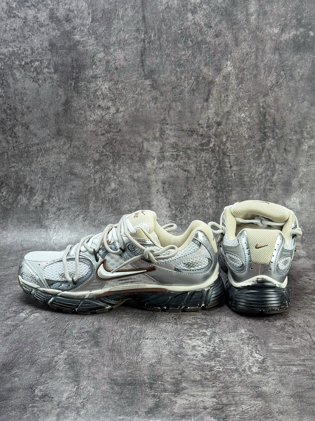 Nike V5 RNR 复古做旧 解构绑带 舒适百搭防滑耐磨 低帮跑步鞋 HQ7901-102 Nike V5 RNR 复古做旧 解构绑带 舒适百搭防滑耐磨 低帮跑步鞋 HQ7901-102