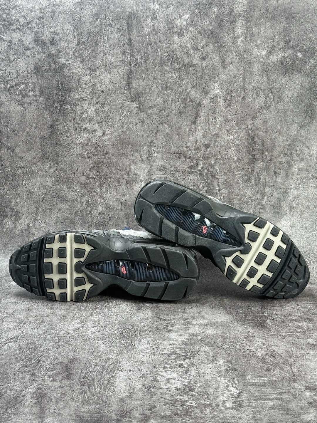NIKE AIR MAX 95 SP 耐克 气垫复古慢跑百搭鞋休闲运动鞋 DM0011-007 NIKE AIR MAX 95 SP 耐克 气垫复古慢跑百搭鞋休闲运动鞋 DM0011-007