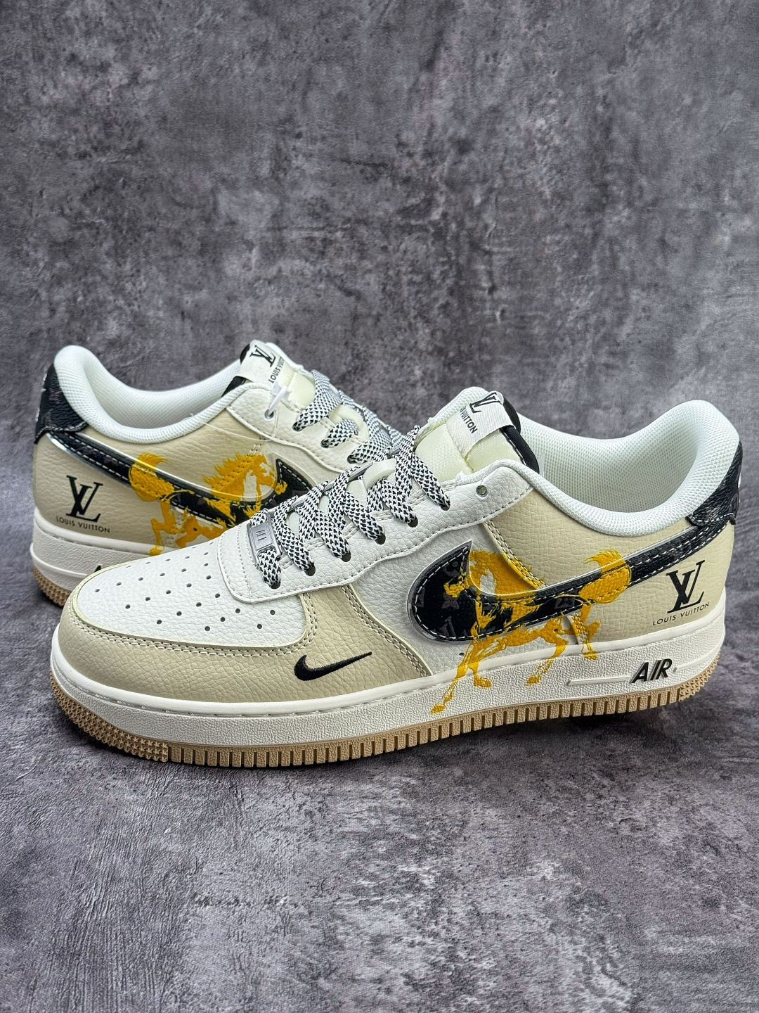 Nike Air Force 1 Low 07 x Louis Vuitton 马年限定 米白黑小勾满天星 ZH2598-308 Nike Air Force 1 Low 07 x Louis Vuitton 马年限定 米白黑小勾满天星 ZH2598-308