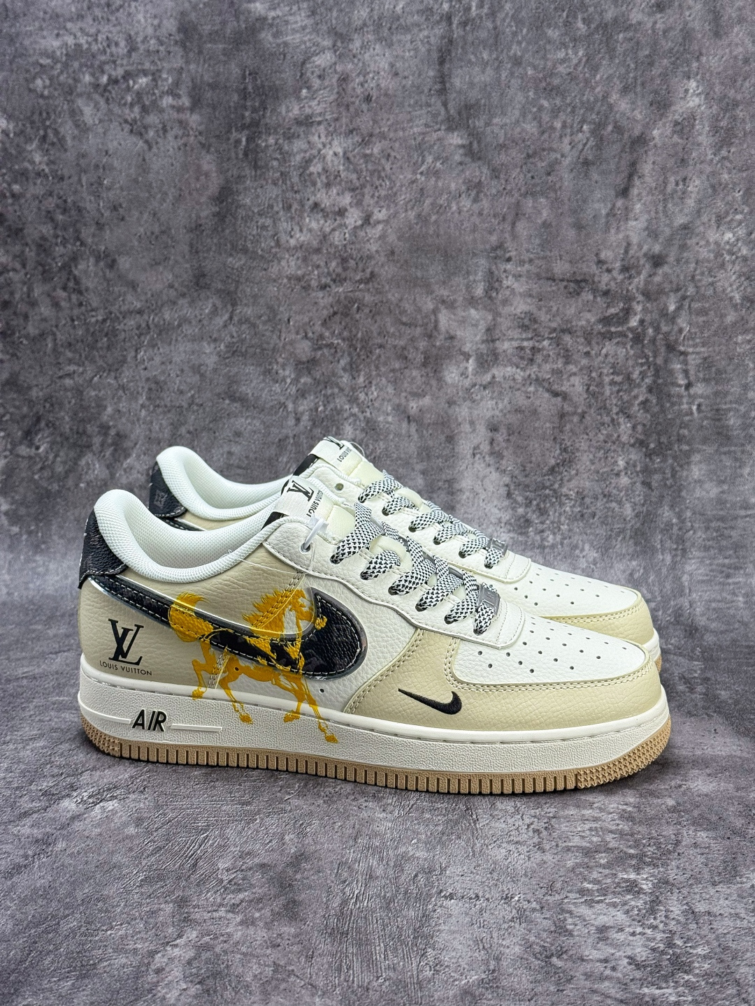 Nike Air Force 1 Low 07 x Louis Vuitton 马年限定 米白黑小勾满天星 ZH2598-308 Nike Air Force 1 Low 07 x Louis Vuitton 马年限定 米白黑小勾满天星 ZH2598-308