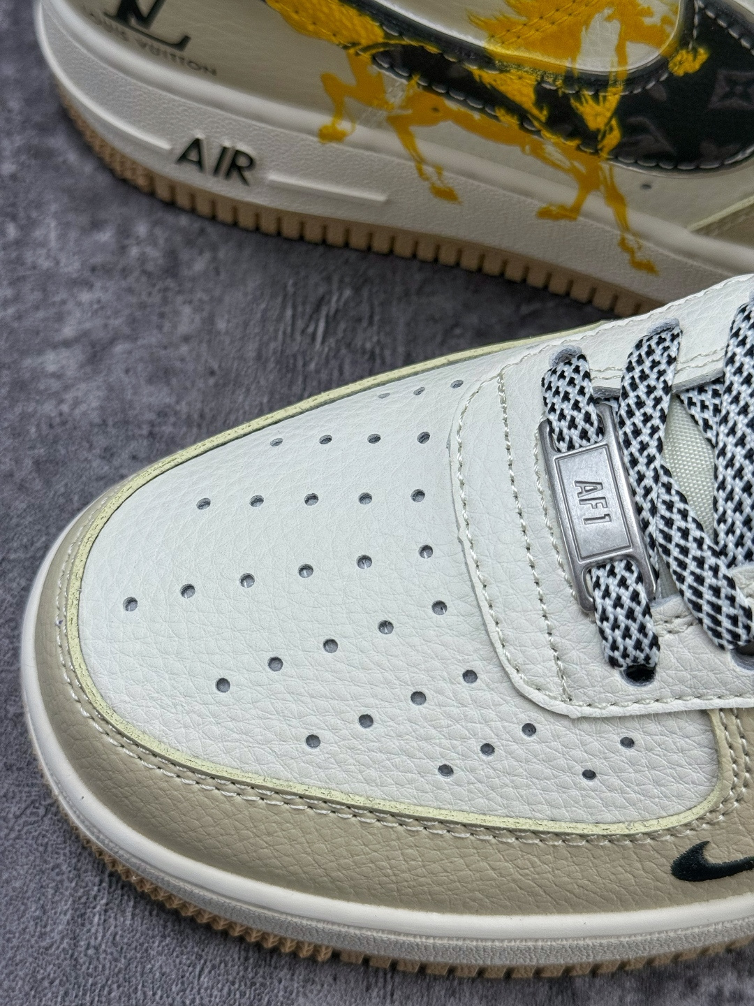 Nike Air Force 1 Low 07 x Louis Vuitton 马年限定 米白黑小勾满天星 ZH2598-308 Nike Air Force 1 Low 07 x Louis Vuitton 马年限定 米白黑小勾满天星 ZH2598-308