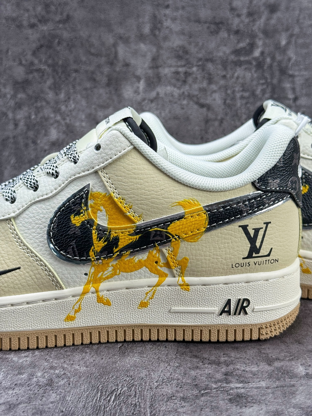 Nike Air Force 1 Low 07 x Louis Vuitton 马年限定 米白黑小勾满天星 ZH2598-308 Nike Air Force 1 Low 07 x Louis Vuitton 马年限定 米白黑小勾满天星 ZH2598-308