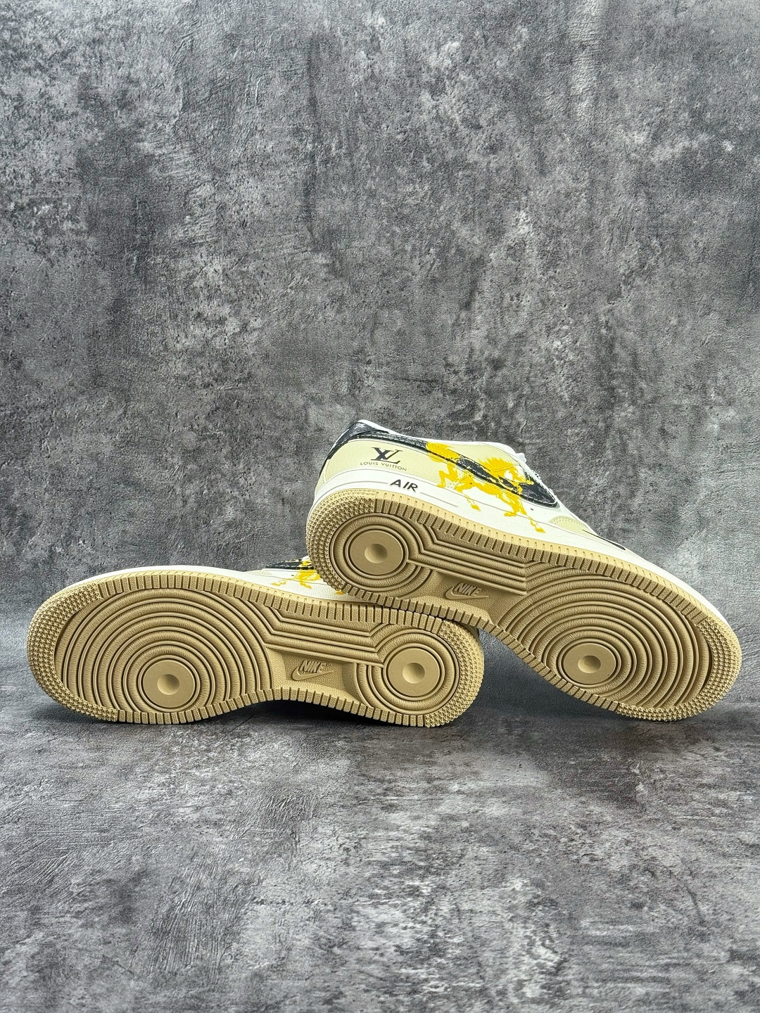 Nike Air Force 1 Low 07 x Louis Vuitton 马年限定 米白黑小勾满天星 ZH2598-308 Nike Air Force 1 Low 07 x Louis Vuitton 马年限定 米白黑小勾满天星 ZH2598-308