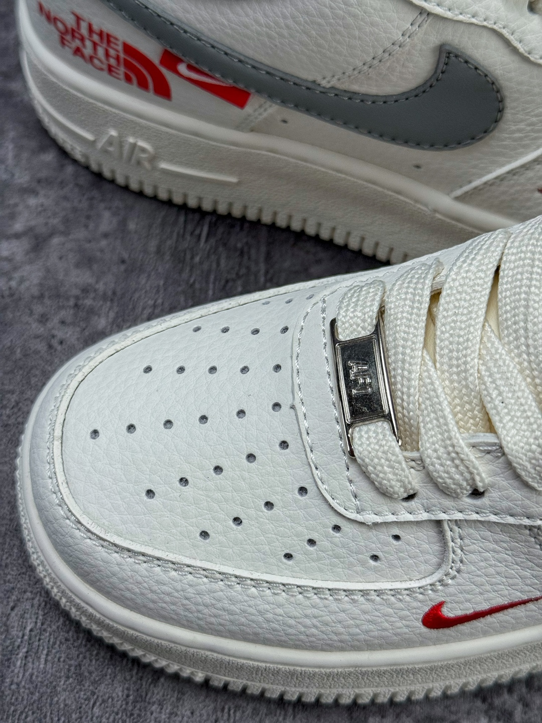 Nike Air Force 1 Low 07 x The North Face 白灰小勾 MM3399-802 Nike Air Force 1 Low 07 x The North Face 白灰小勾 MM3399-802
