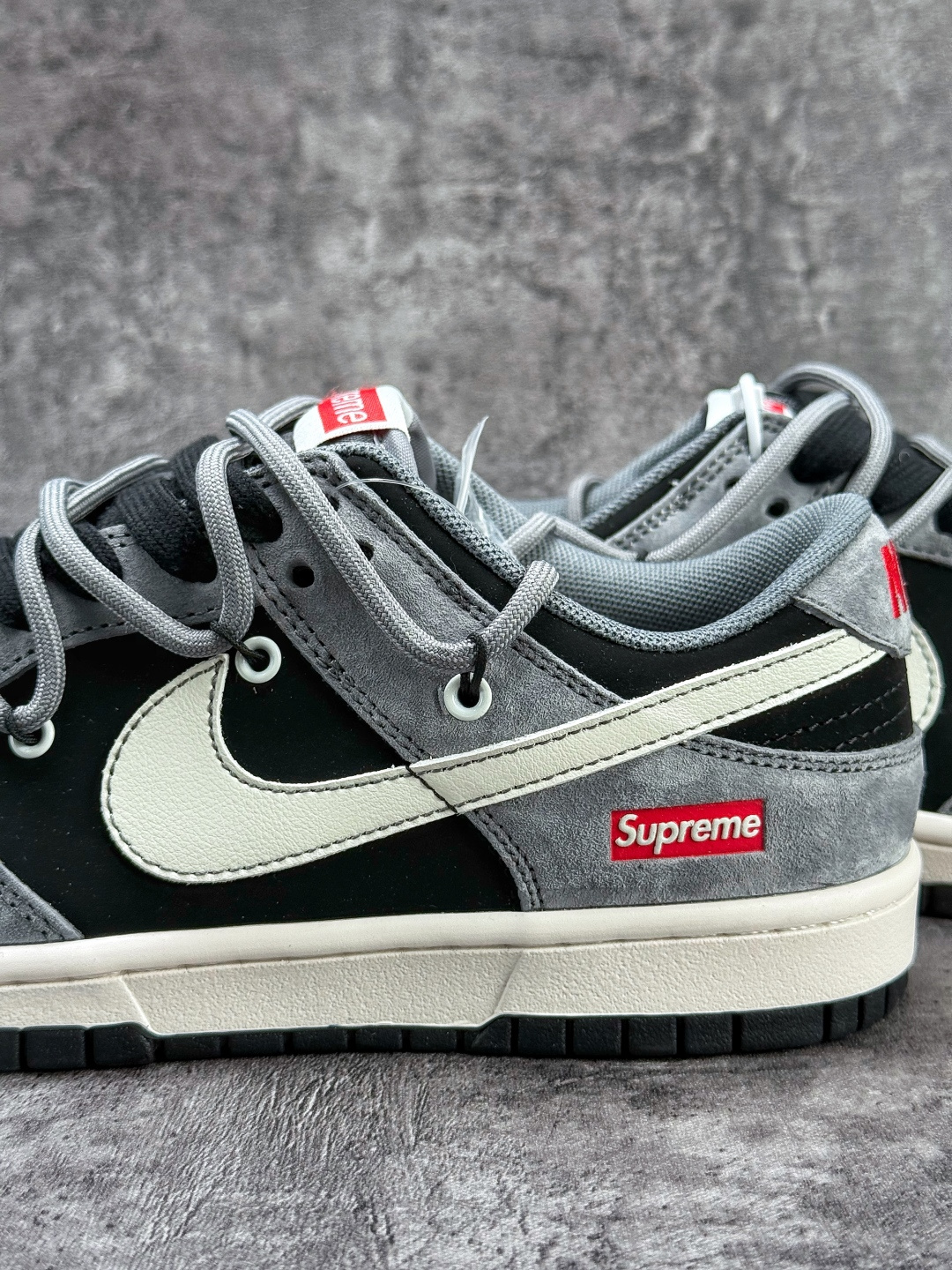 Nike SB Dunk Low x Superme 灰黑白小勾 JP2026-101 Nike SB Dunk Low x Superme 灰黑白小勾 JP2026-101