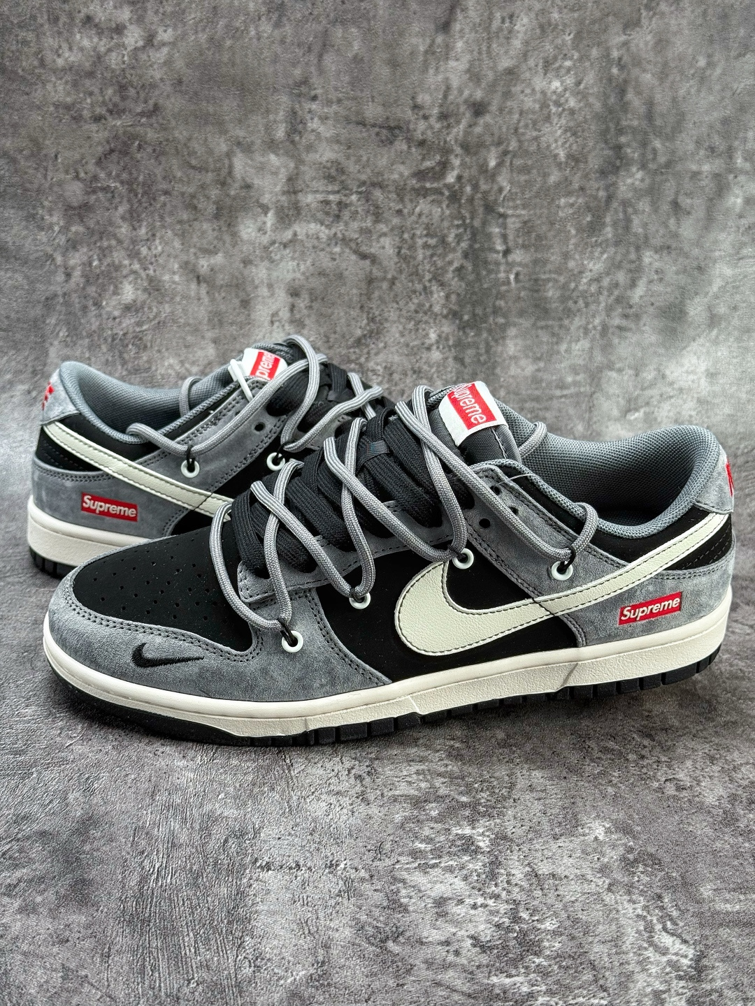 Nike SB Dunk Low x Superme 灰黑白小勾 JP2026-101 Nike SB Dunk Low x Superme 灰黑白小勾 JP2026-101