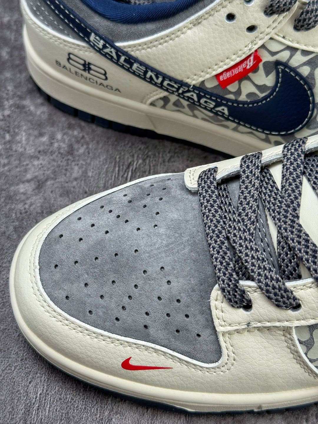 Nike SB Dunk Low x Balenciaga 白灰小勾满天星 纯原大厂出品 极力推荐 XD1588-242 Nike SB Dunk Low x Balenciaga 白灰小勾满天星 纯原大厂出品 极力推荐 XD1588-242