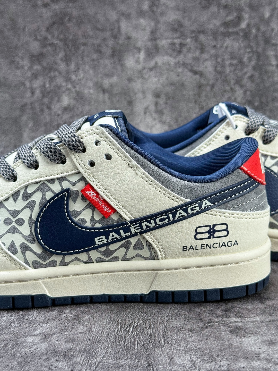 Nike SB Dunk Low x Balenciaga 白灰小勾满天星 纯原大厂出品 极力推荐 XD1588-242 Nike SB Dunk Low x Balenciaga 白灰小勾满天星 纯原大厂出品 极力推荐 XD1588-242