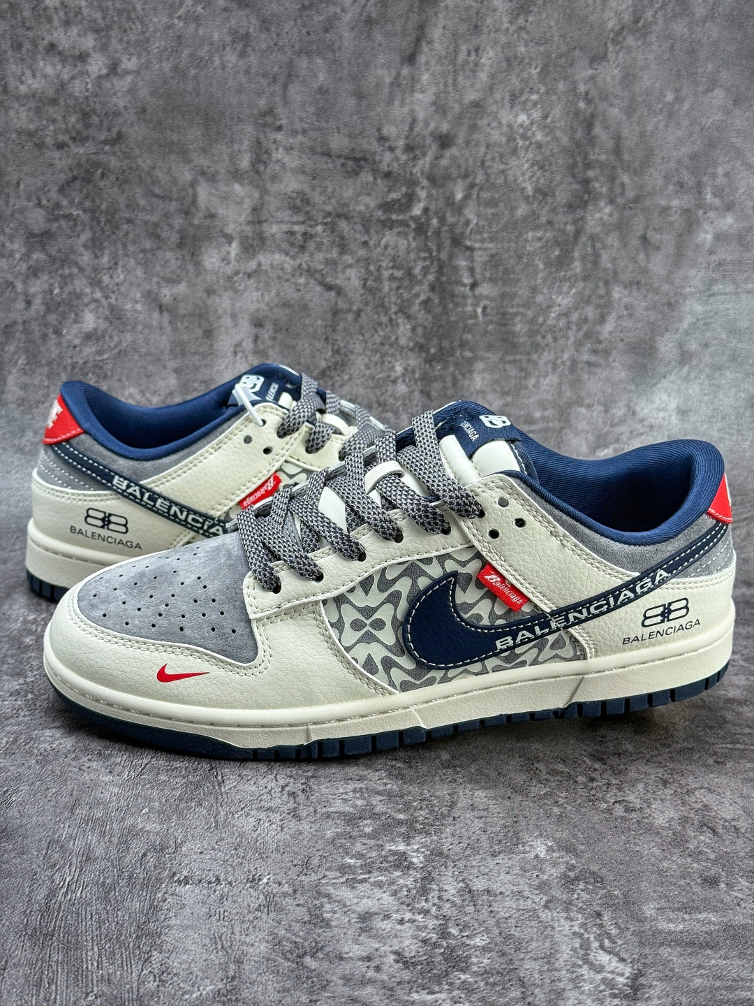 Nike SB Dunk Low x Balenciaga 白灰小勾满天星 纯原大厂出品 极力推荐 XD1588-242 Nike SB Dunk Low x Balenciaga 白灰小勾满天星 纯原大厂出品 极力推荐 XD1588-242