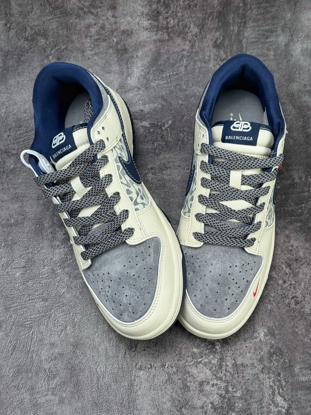 Nike SB Dunk Low x Balenciaga 白灰小勾满天星 纯原大厂出品 极力推荐 XD1588-242 Nike SB Dunk Low x Balenciaga 白灰小勾满天星 纯原大厂出品 极力推荐 XD1588-242