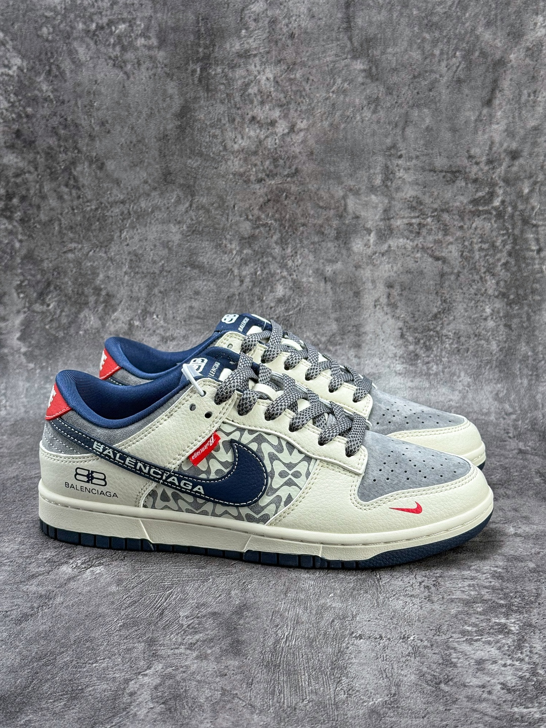 Nike SB Dunk Low x Balenciaga 白灰小勾满天星 纯原大厂出品 极力推荐 XD1588-242 Nike SB Dunk Low x Balenciaga 白灰小勾满天星 纯原大厂出品 极力推荐 XD1588-242