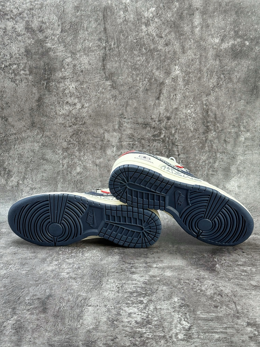 Nike SB Dunk Low x Balenciaga 白灰小勾满天星 纯原大厂出品 极力推荐 XD1588-242 Nike SB Dunk Low x Balenciaga 白灰小勾满天星 纯原大厂出品 极力推荐 XD1588-242