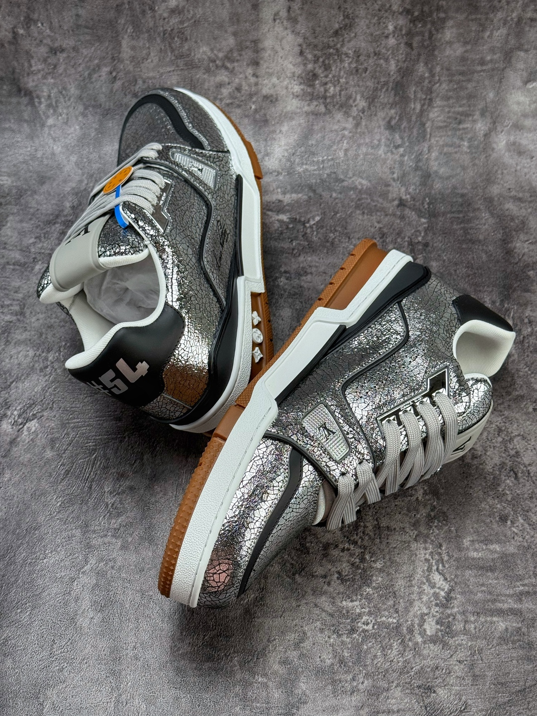 YS顶级LOUIS VUITTON 路易威登 LV Trainer 原楦原纸版开模 鞋型立体饱满 零毛边 零溢胶 零线头瑕疵 YS顶级LOUIS VUITTON 路易威登 LV Trainer 原楦原纸版开模 鞋型立体饱满 零毛边 零溢胶 零线头瑕疵