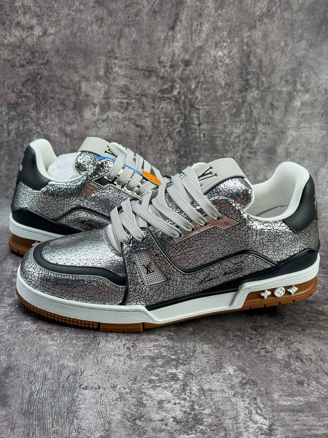 YS顶级LOUIS VUITTON 路易威登 LV Trainer 原楦原纸版开模 鞋型立体饱满 零毛边 零溢胶 零线头瑕疵 YS顶级LOUIS VUITTON 路易威登 LV Trainer 原楦原纸版开模 鞋型立体饱满 零毛边 零溢胶 零线头瑕疵