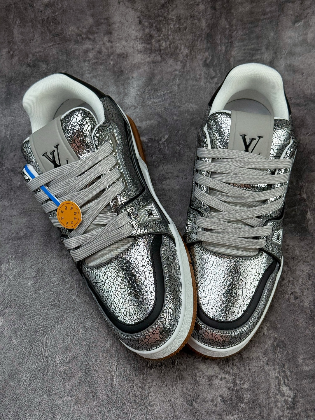 YS顶级LOUIS VUITTON 路易威登 LV Trainer 原楦原纸版开模 鞋型立体饱满 零毛边 零溢胶 零线头瑕疵 YS顶级LOUIS VUITTON 路易威登 LV Trainer 原楦原纸版开模 鞋型立体饱满 零毛边 零溢胶 零线头瑕疵
