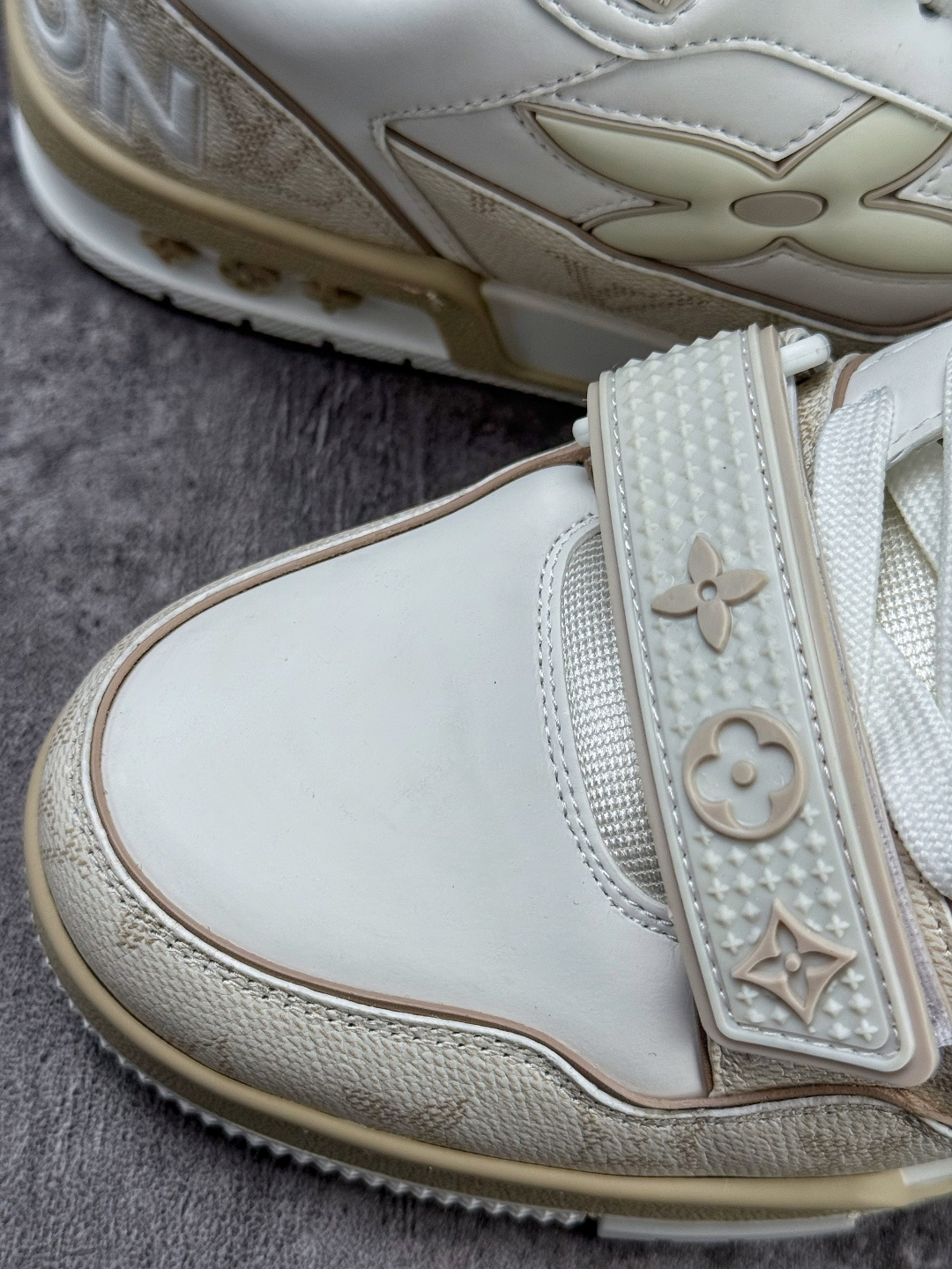 YS广奢高端货 LOUIS VUITTON 路易威登 LV Trainer 休闲板鞋 YS广奢高端货 LOUIS VUITTON 路易威登 LV Trainer 休闲板鞋