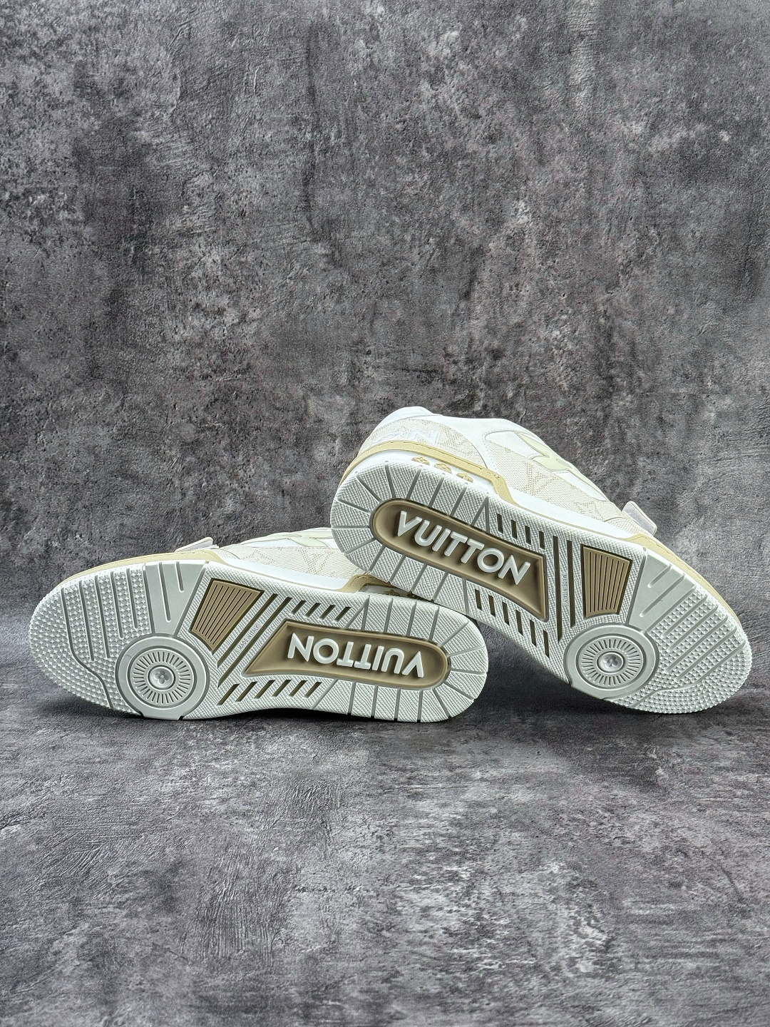 YS广奢高端货 LOUIS VUITTON 路易威登 LV Trainer 休闲板鞋 YS广奢高端货 LOUIS VUITTON 路易威登 LV Trainer 休闲板鞋