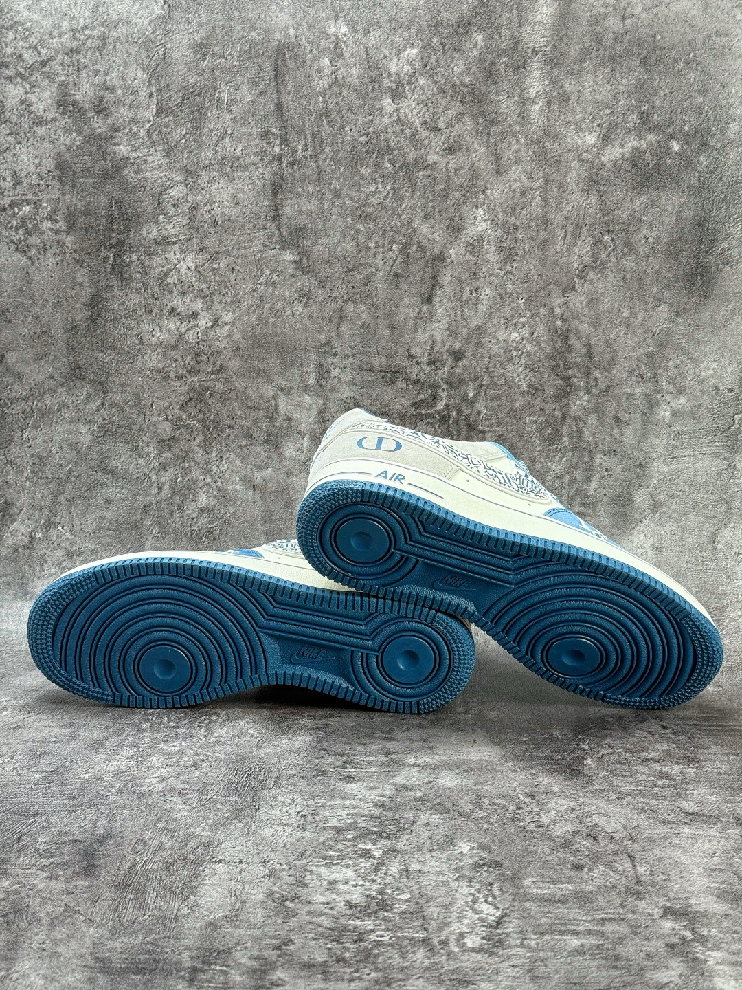 Nike Air Force 1 Low 07 x DIOR 蓝白小勾满天星 SS1979-010 Nike Air Force 1 Low 07 x DIOR 蓝白小勾满天星 SS1979-010