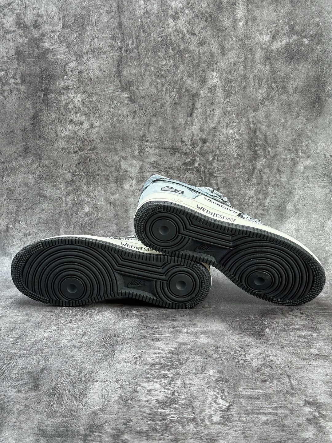 Nike Air Force 1 Low 07 黑白牛仔补丁 FB0607-110 Nike Air Force 1 Low 07 黑白牛仔补丁 FB0607-110
