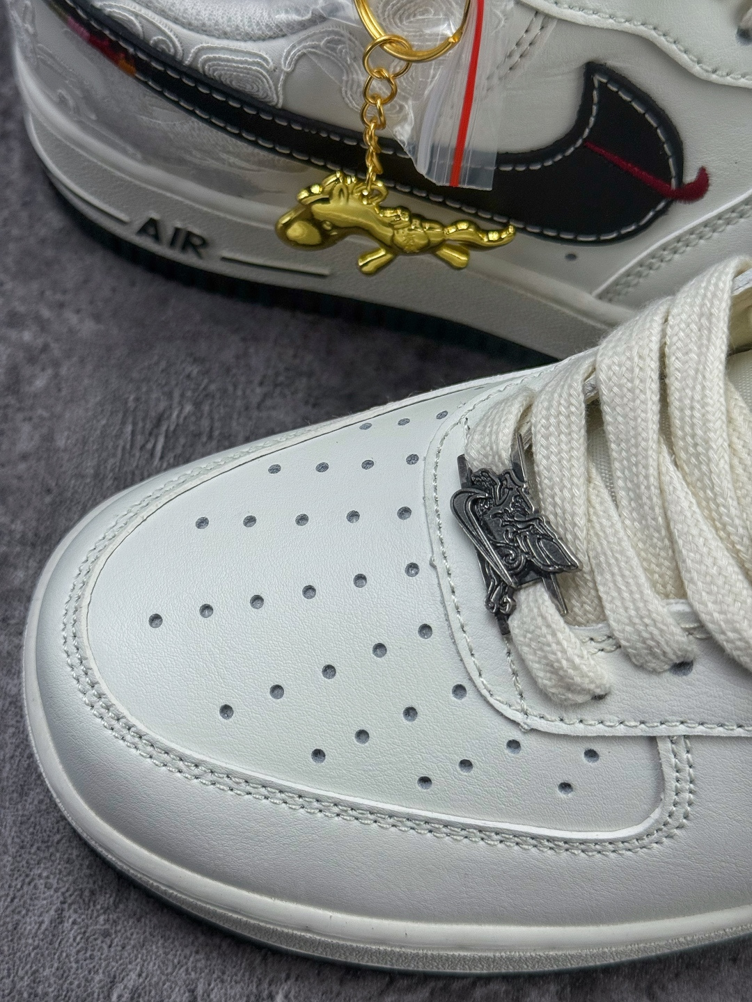 Nike Air Force 1 Low 07 马年限定 白黑小勾 DD1982-347 Nike Air Force 1 Low 07 马年限定 白黑小勾 DD1982-347