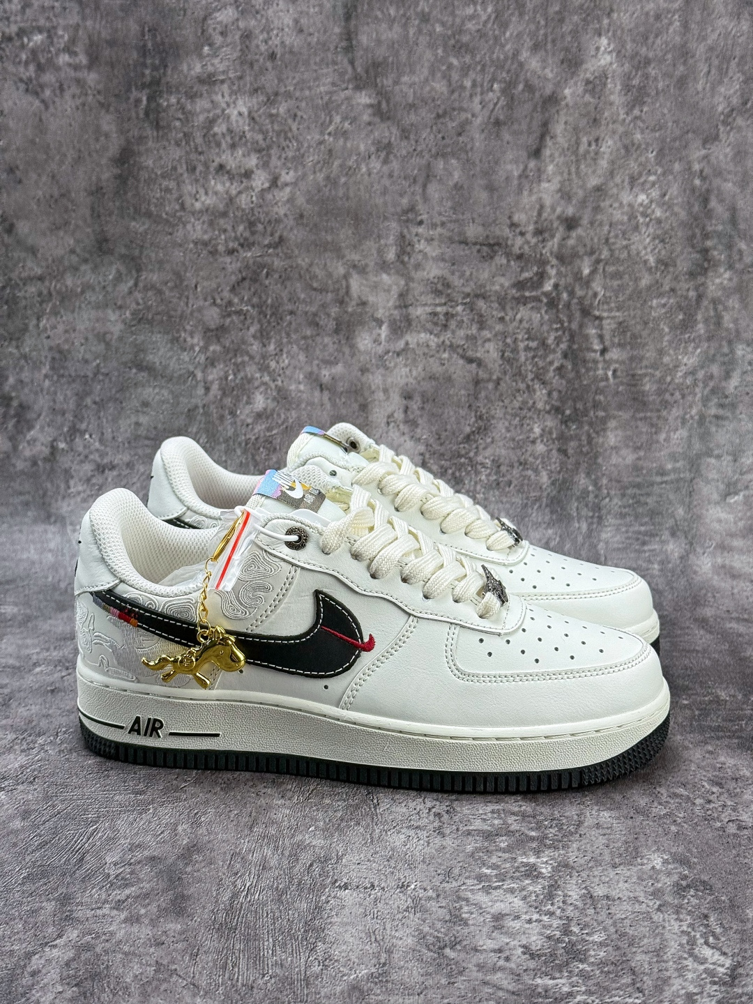Nike Air Force 1 Low 07 马年限定 白黑小勾 DD1982-347 Nike Air Force 1 Low 07 马年限定 白黑小勾 DD1982-347