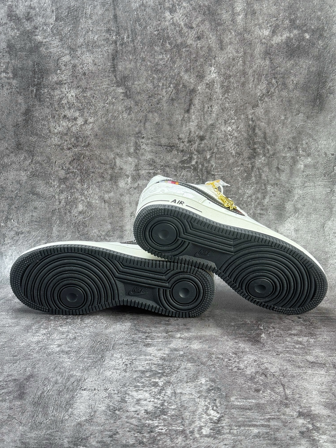 Nike Air Force 1 Low 07 马年限定 白黑小勾 DD1982-347 Nike Air Force 1 Low 07 马年限定 白黑小勾 DD1982-347